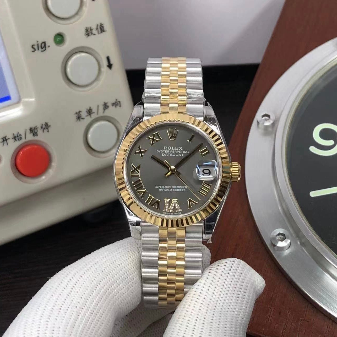 rolex datejust 31 gold bezel