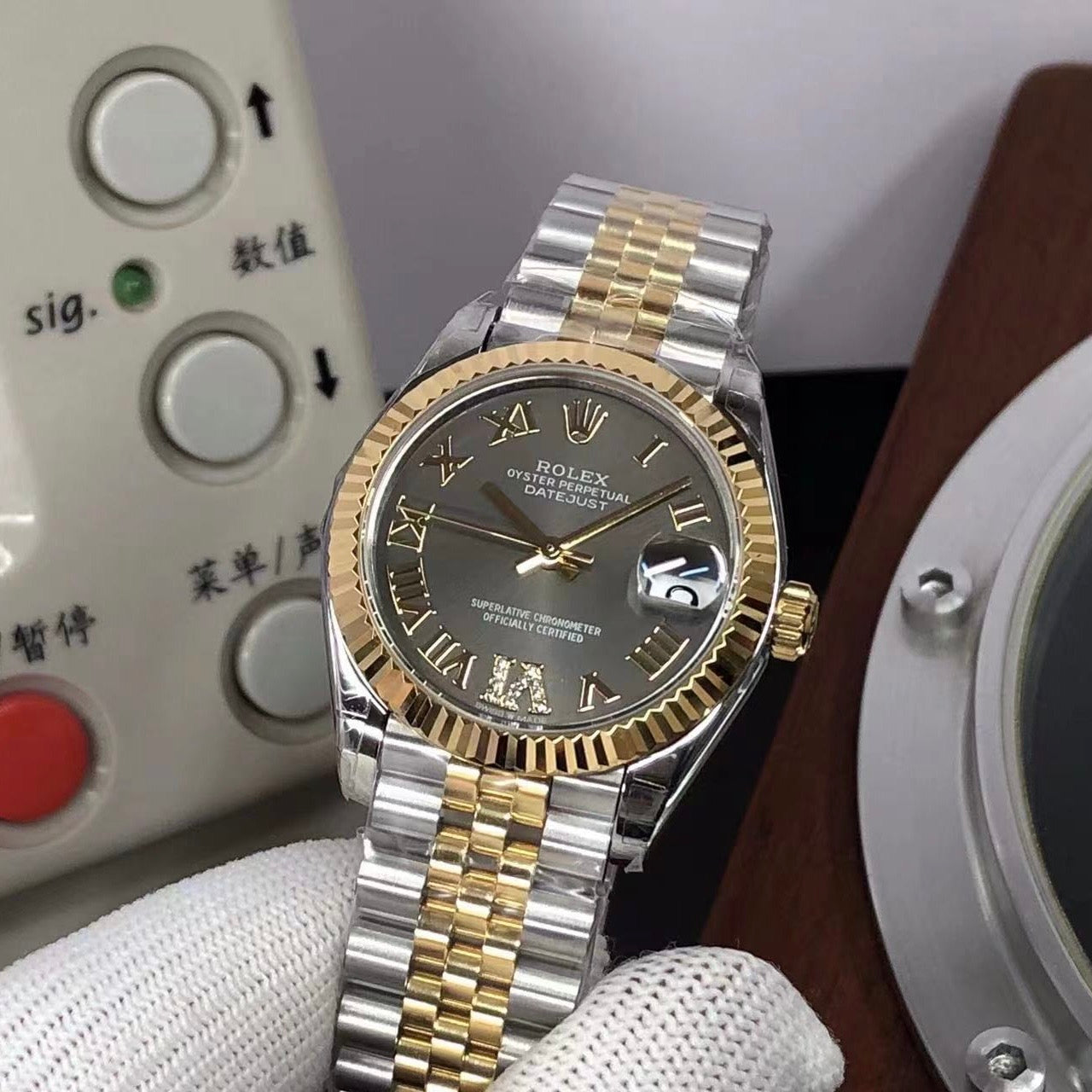 rolex datejust 31 gold bezel