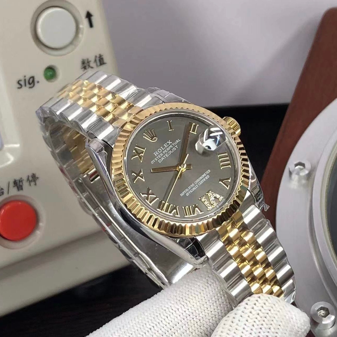 rolex datejust 31 gold bezel