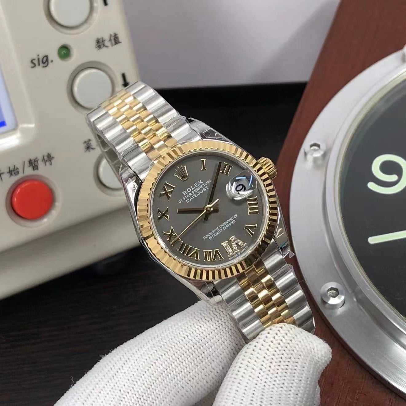 rolex datejust 31 gold bezel