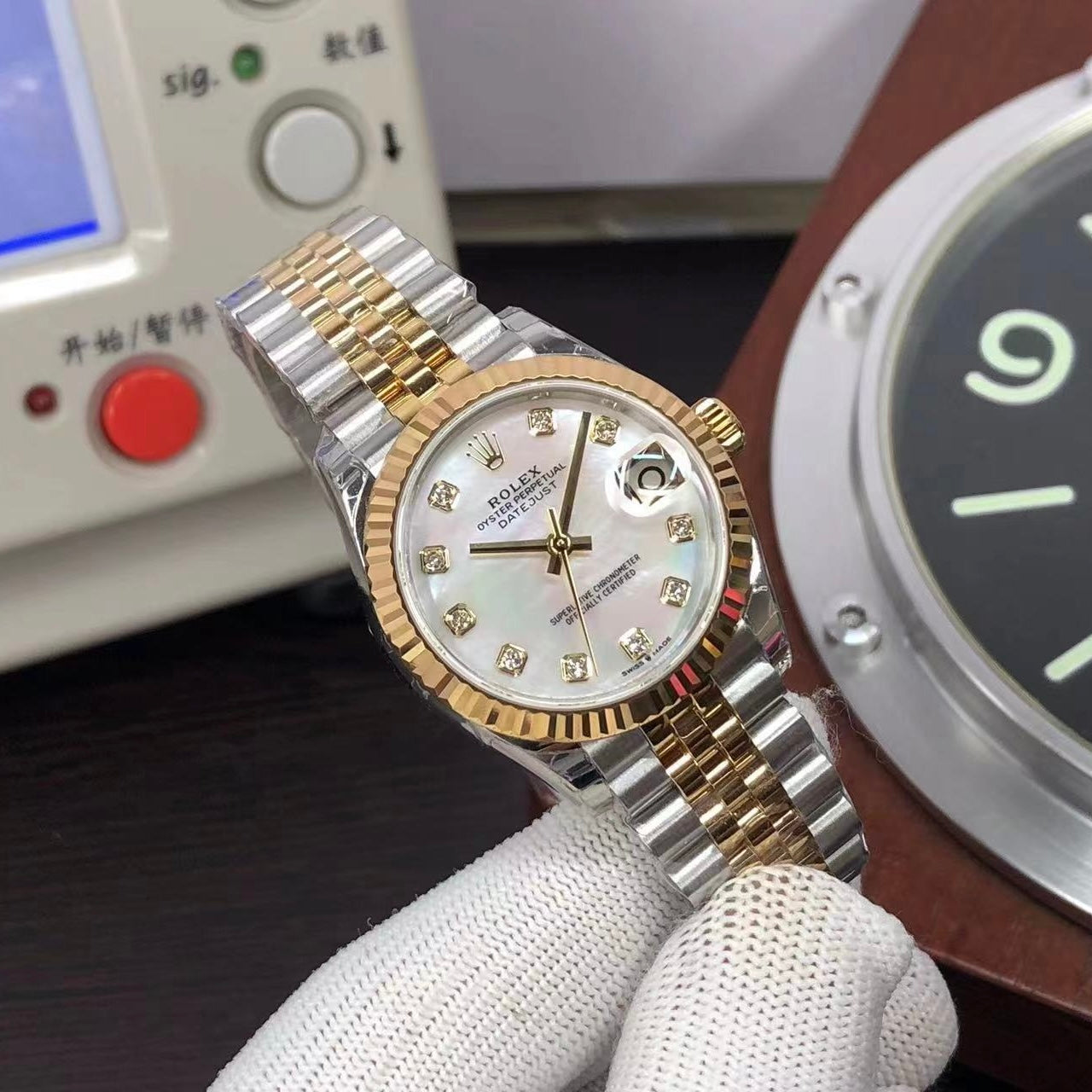 rolex datejust 31 gold bezel