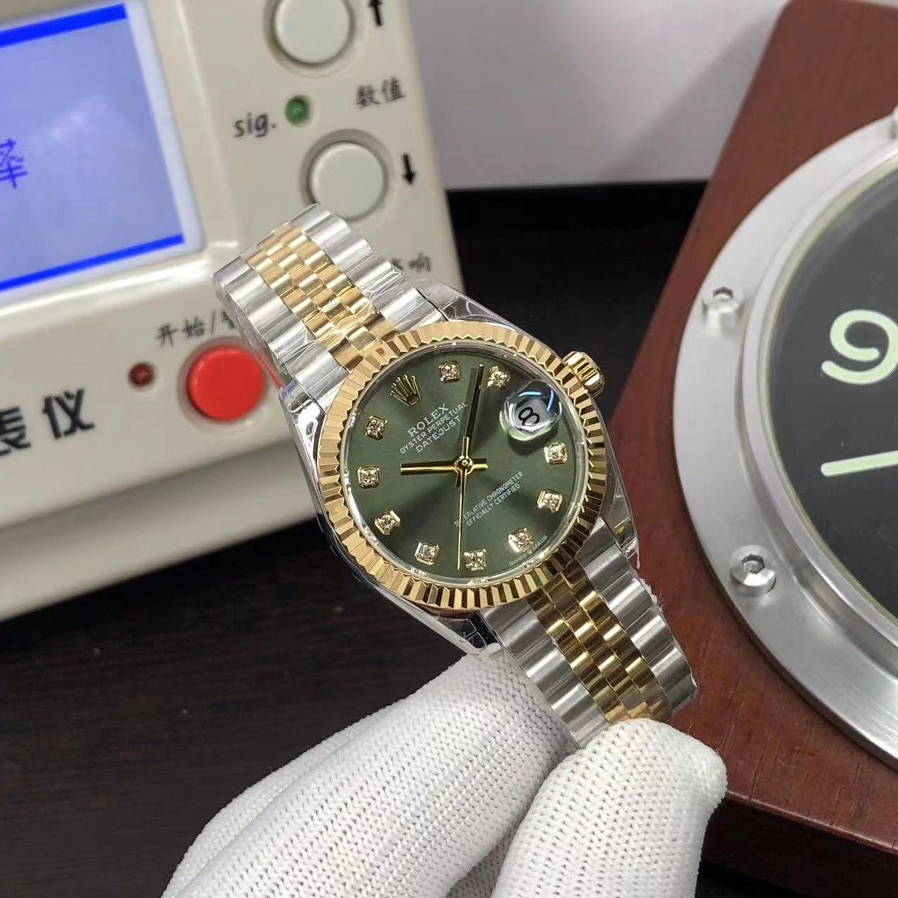 rolex datejust 31 gold bezel