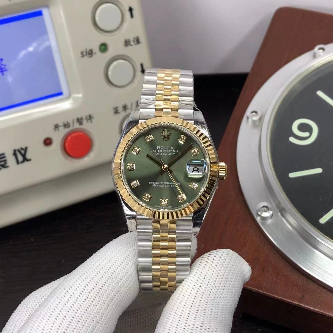 rolex datejust 31 gold bezel