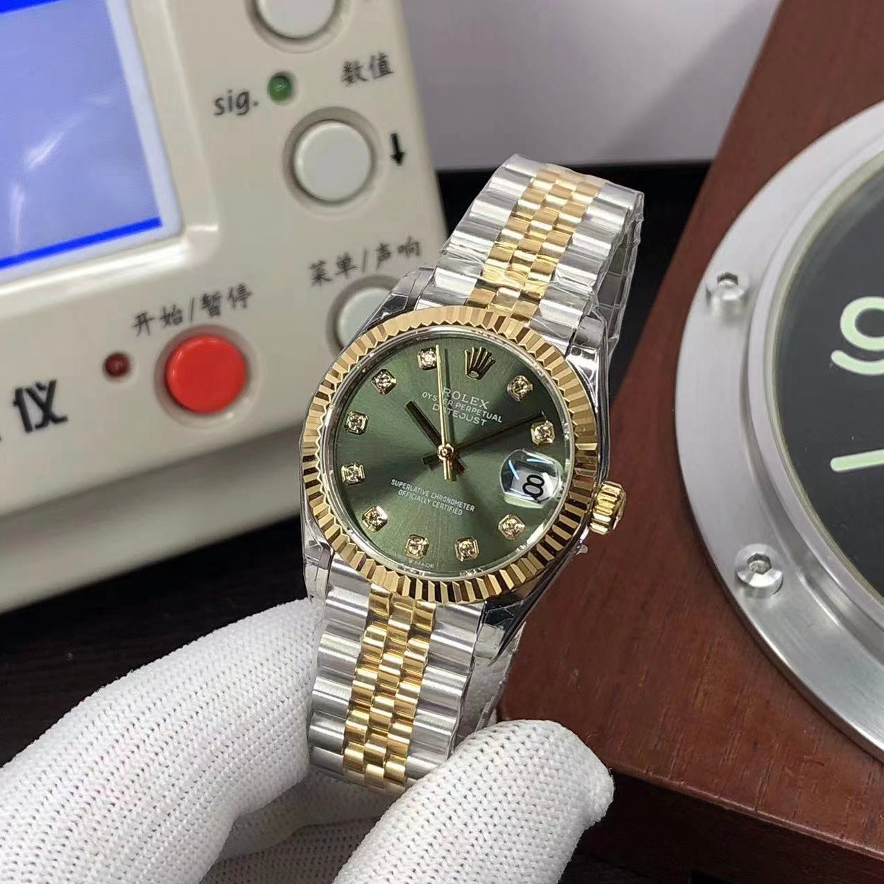 rolex datejust 31 gold bezel