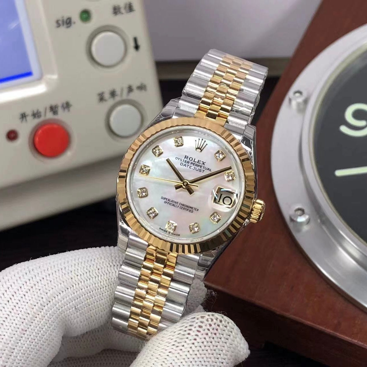 rolex datejust 31 gold bezel