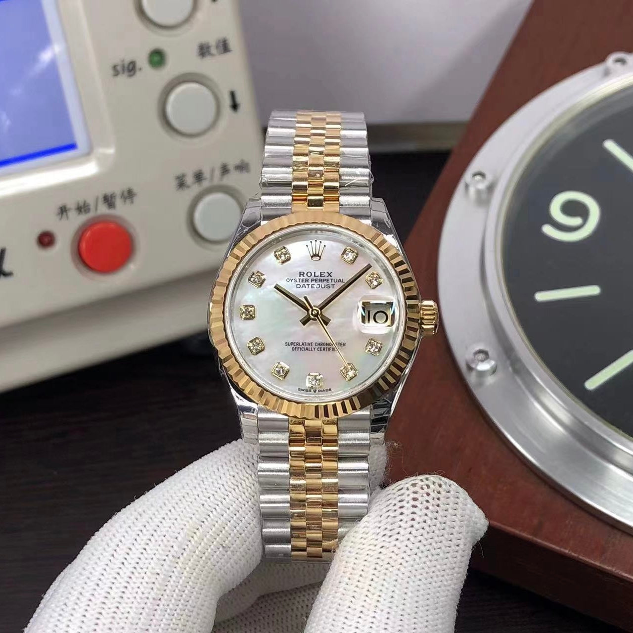 rolex datejust 31 gold bezel